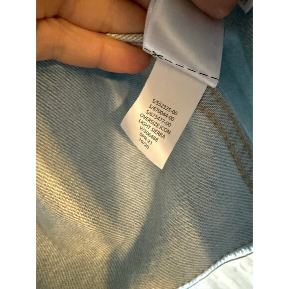 GAP Oversized Crop Denim Jacket XS Light Wash Raw Hem Icon Style NWT - Picture 8 of 8